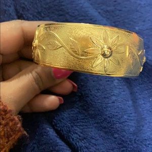 Beautiful gold cuff bracelet 10k yellow gold